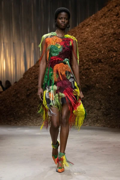 Look 27